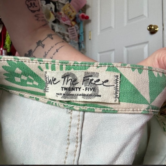 WE THE FREE PATTERNED FLARE JEANS 25 GREEN - Picture 5 of 5